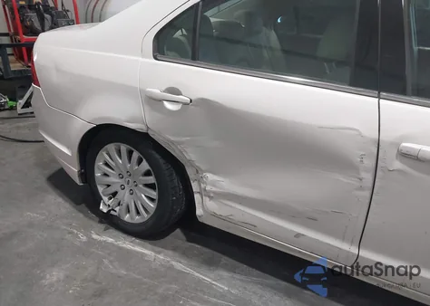 2010 Ford Fusion Hybrid from USA, damaged, VIN 3FADP0L30AR152547